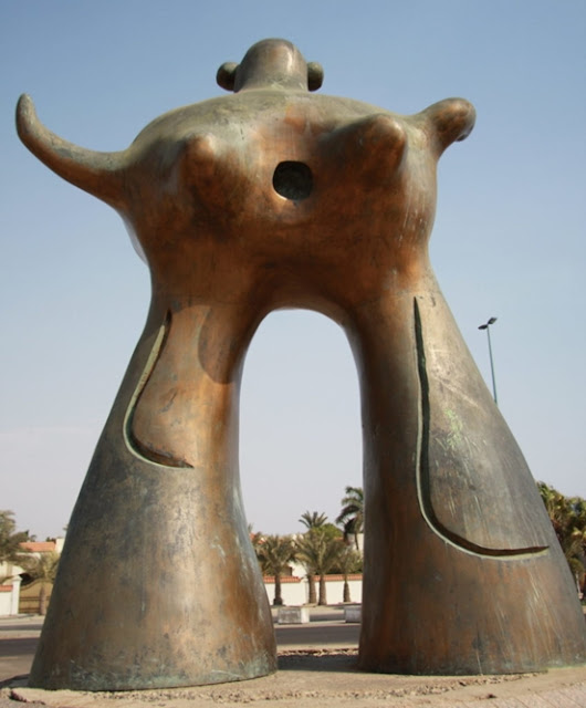 التماثيل البرونزية