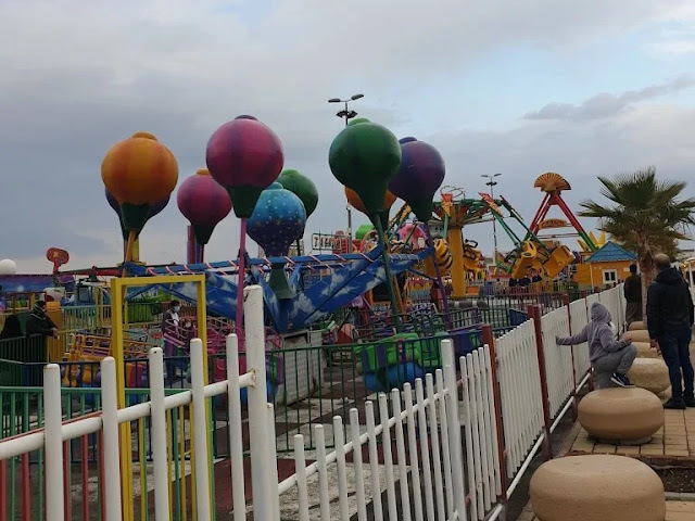 المرح بمنطقة اللعب