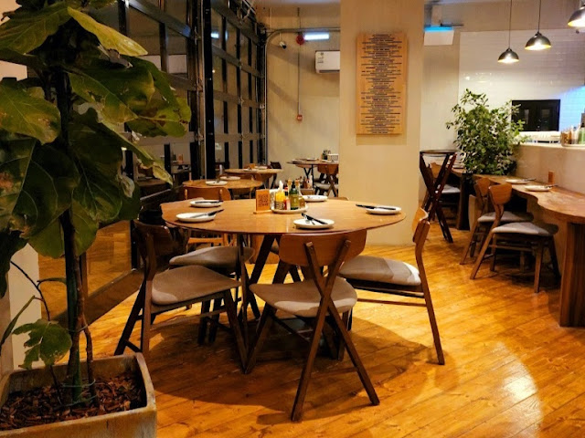 مطعم دقيق وحطب الرياض