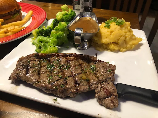 تناول وجبة لذيذة