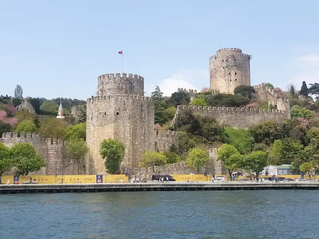 زيارة المواقع التاريخية