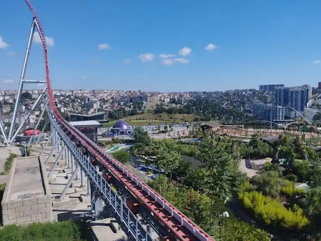 الانطلاق إلى الملاهي