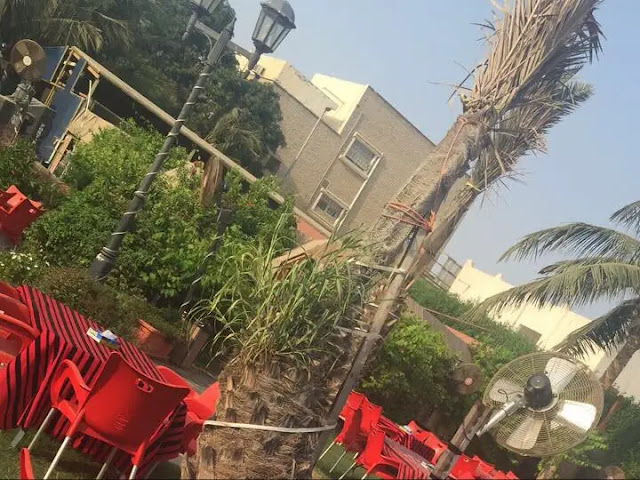 تناول الأطعمة اللذيذة