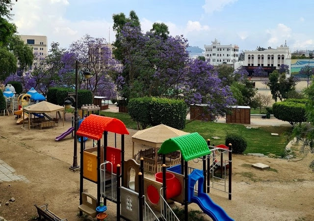 اللعب في الملاهي