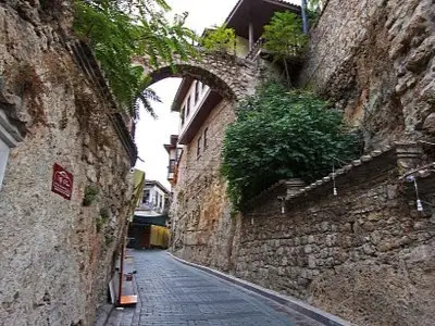 استكشاف أنطاليا القديمة